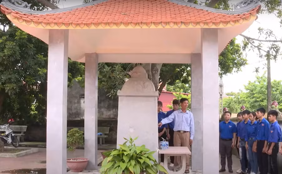 ngoi lang co nhieu nguoi do dai khoa nhat kinh bac (2).png