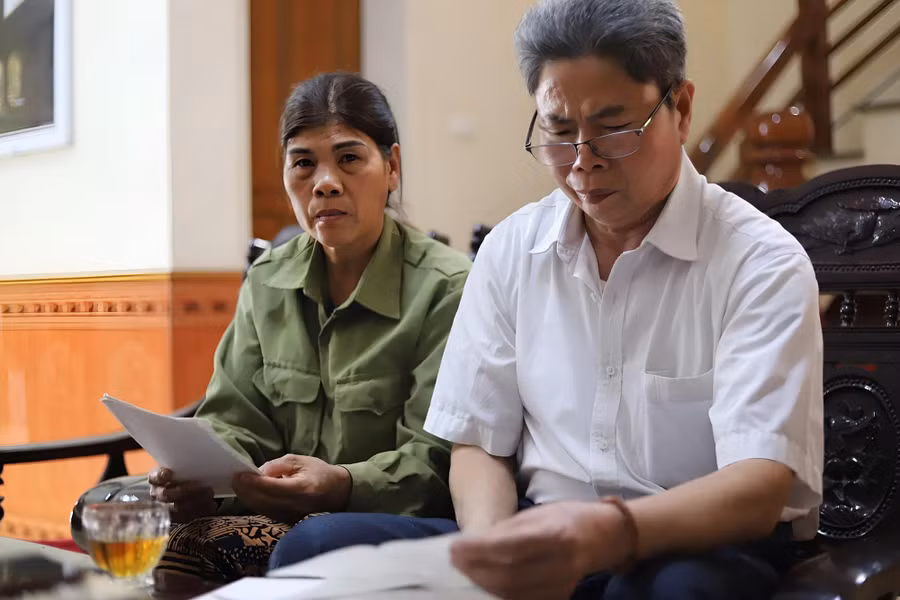 ong lao hoi sinh trai tim cho tre em ngheo (3).jpg