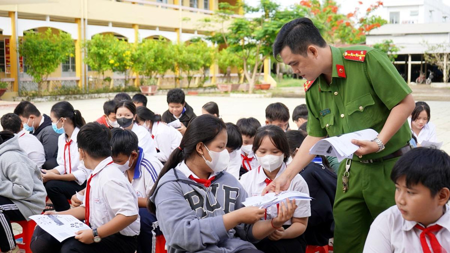 ca mau nhuc nhoi van nan tre bi xam hai tinh duc 1.jpeg