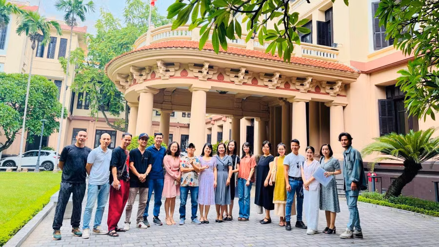 Các nghệ sĩ nhóm Heritage and Art tham gia dự án.