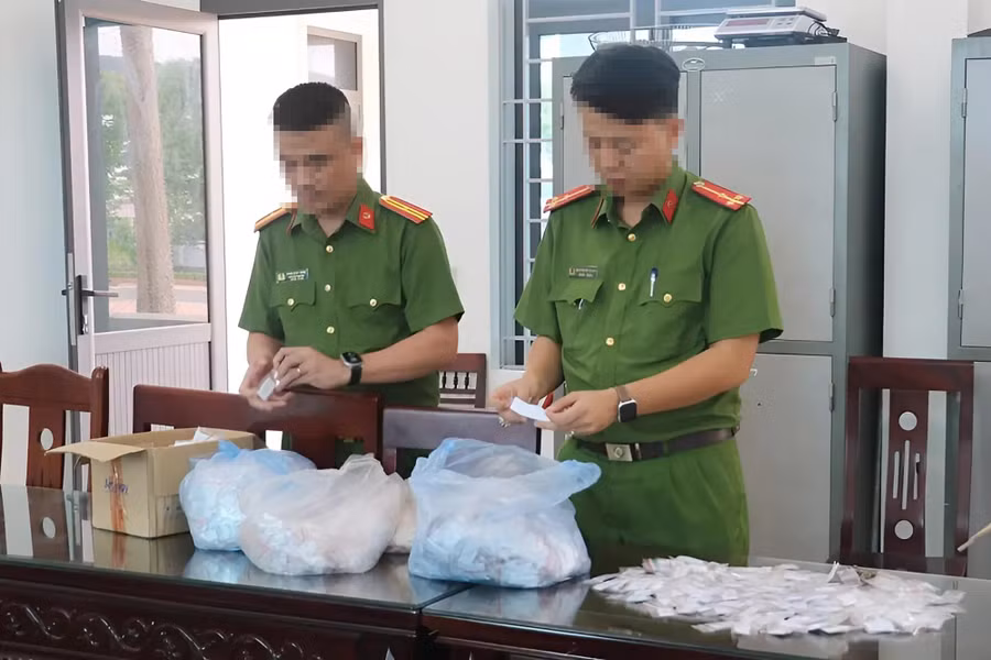 ban bua ngai qua mang xa hoi nhom lua dao kiem 86 ty dong (2).jpg