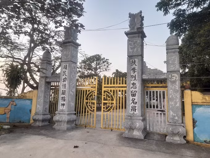 Đình đá làng Nguyễn Trung - quê hương danh tướng Đinh Lôi.