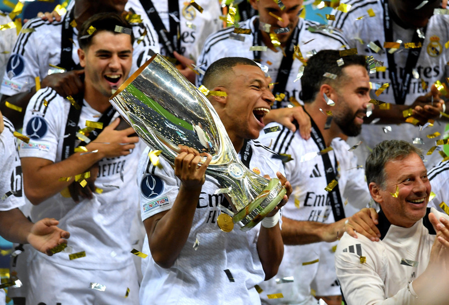 Kylian Mbappe vô địch siêu cúp châu Âu cùng Real Madrid. Ảnh: ITN Kylian Mbappe khong chi co hoa hong 1.jpg