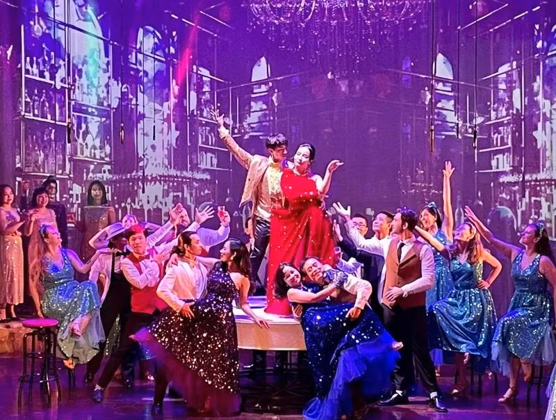 dien carmen o nha hat ho guom.jpg