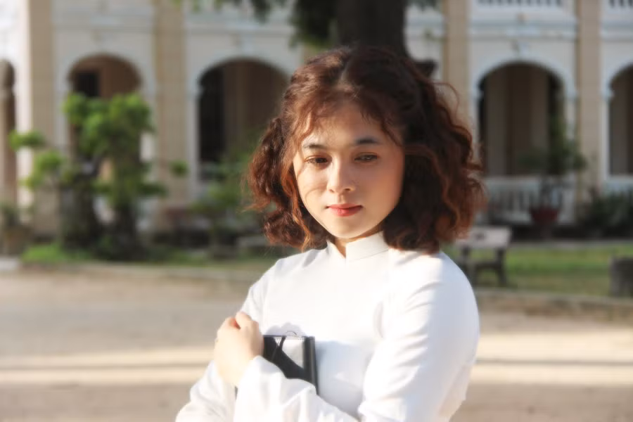 co giao viet nhung van tho suong giua pho nui (2).jpg