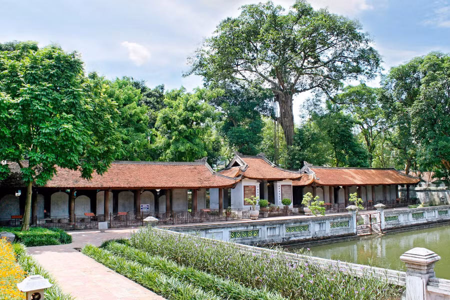 co bao nhieu bia tien si duoc trang tri hinh rong (3).jpg