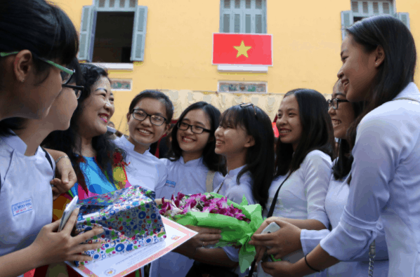 Minh họa/INT truyen-ngan-sao-xanh-lap-lanh-2.png