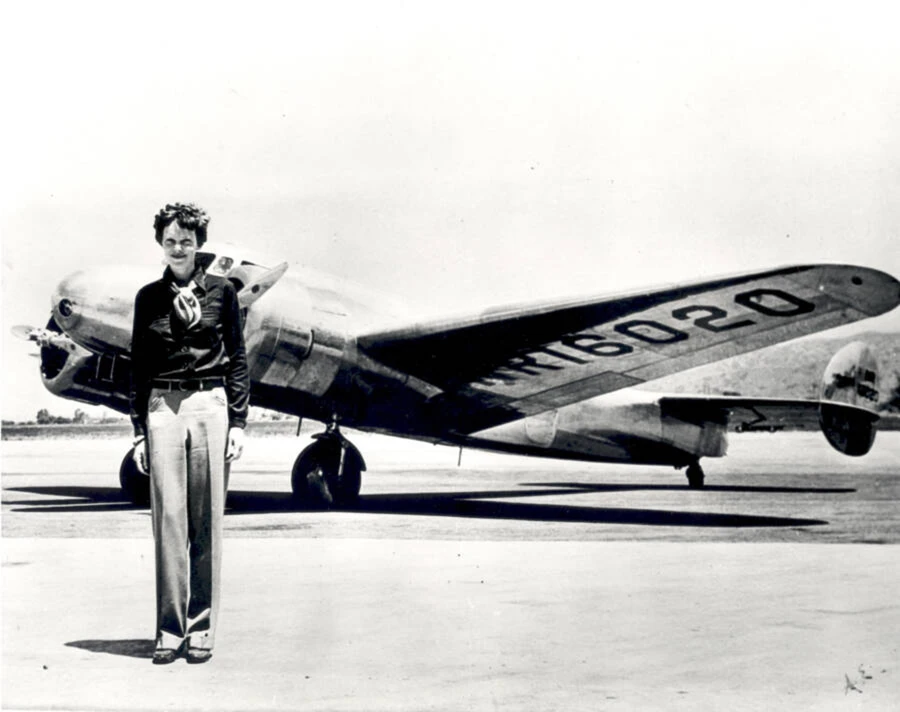 Amelia Earhart trước khi mất tích trong chuyến bay qua Thái Bình Dương ngày 2/7/1937.