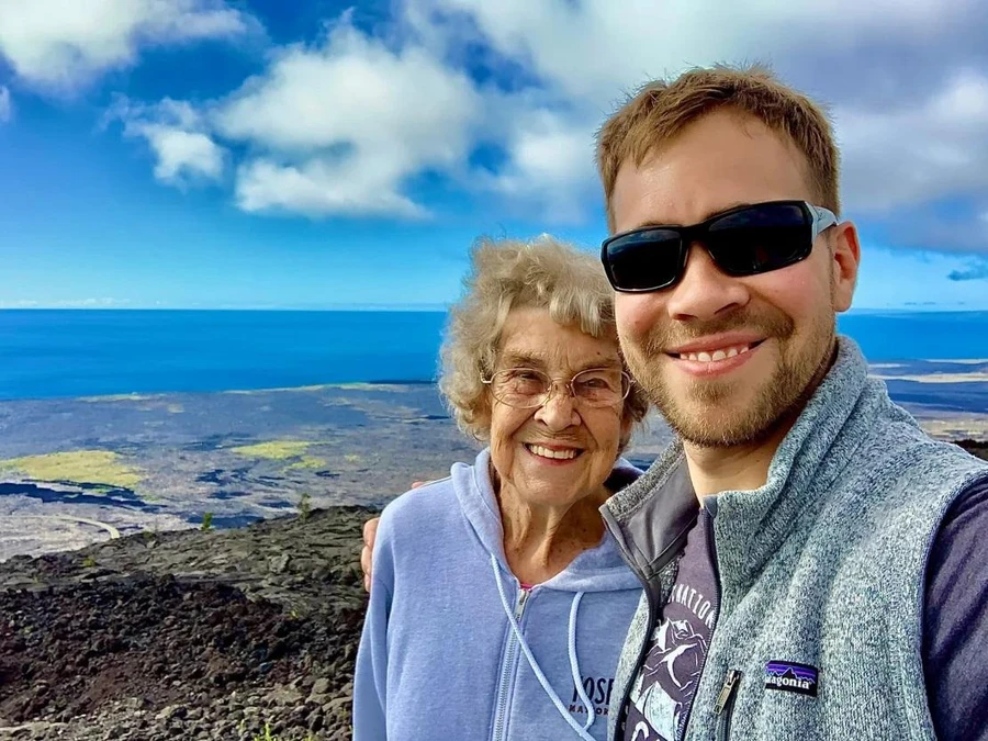 Bà Joy và cháu trai Brad Ryan. Ảnh: Grandmajoysroadtrip