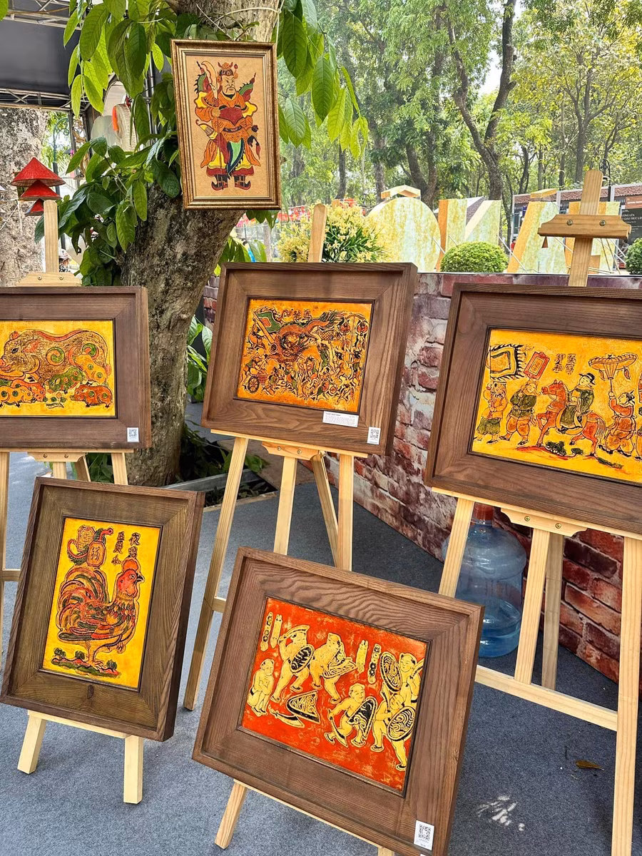 khoac ao moi cho tranh dan gian (3).jpg