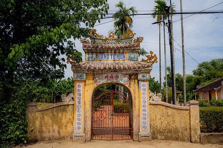 Nhà thờ Đặng Huy Trứ tại làng Thanh Lương, xã Hương Xuân (Hương Trà, Thừa Thiên Huế).