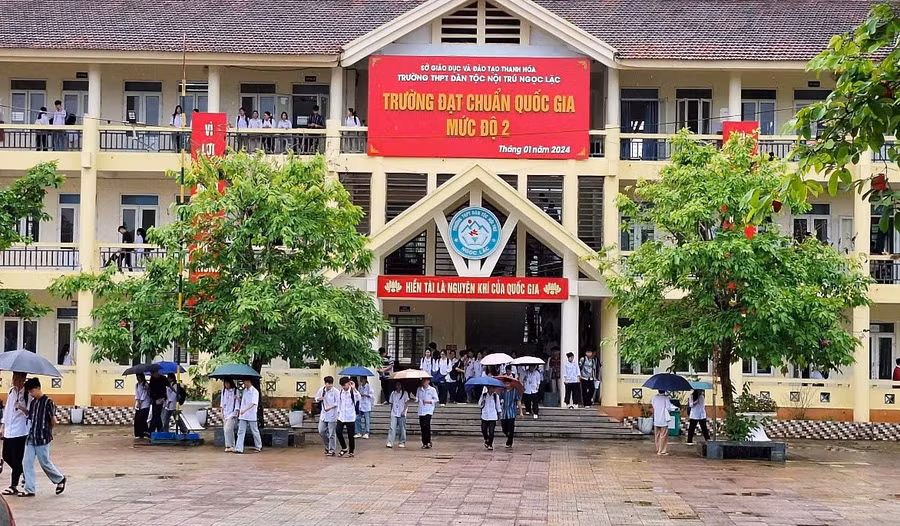 Học sinh Trường THPT Dân tộc nội trú Ngọc Lặc (Thanh Hóa) trong giờ tan học. Ảnh: Thế Lượng.