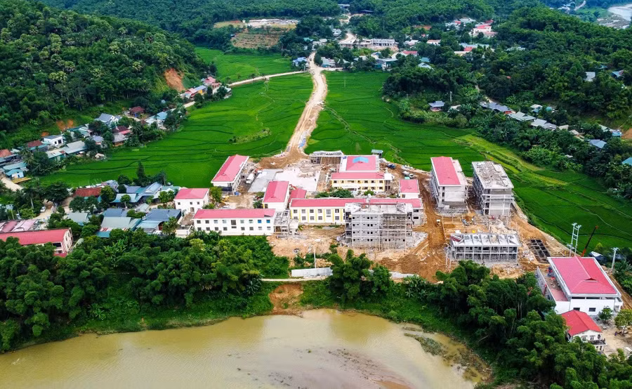 Trường Phổ thông nội trú TH&THCS Tam Lư, nhìn từ trên cao.