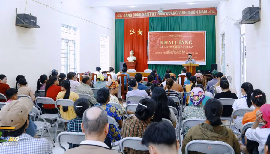 UBND xã Trung Lý tổ chức Khai giảng lớp dạy nghề mây tre đan cho người dân.