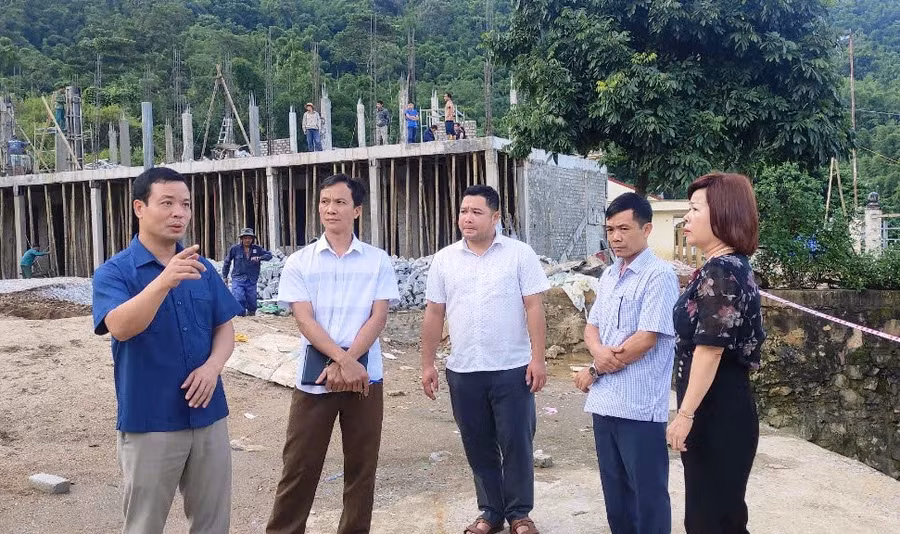 10- Tìm phương án dựng nhà tạm cho học sinh ở.jpg