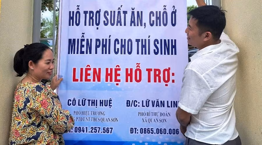 Trường PTDTNT-THCS Quan Sơn (Thanh Hóa) treo biển thông báo hỗ trợ suất ăn, chỗ ở miễn phí cho thí sinh. Ảnh: Thế Lượng