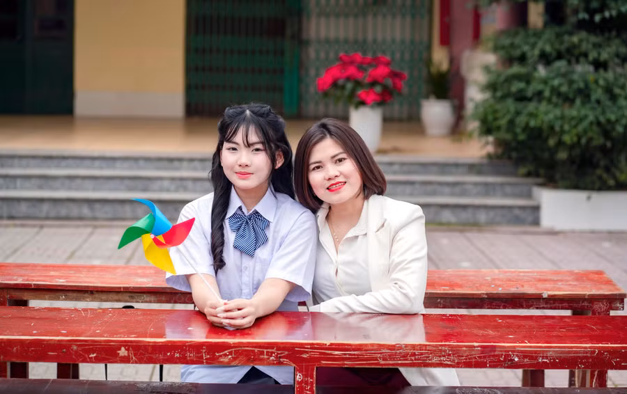 nu-sinh-nguoi-thai-3.jpg