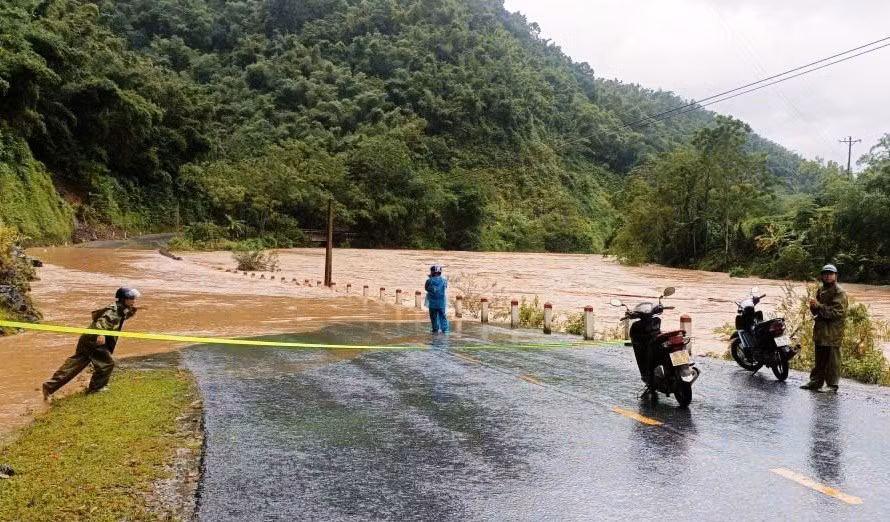 Nước sông Luồng dâng cao gây ngập ở xã Nam Xuân.