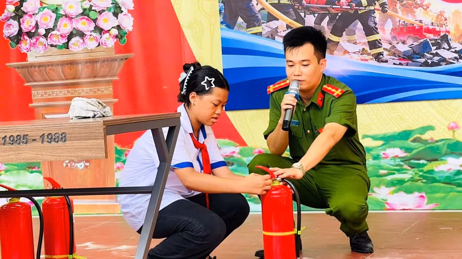 Học sinh Trường THCS Đông Thọ tham gia hoạt động trải nghiệm. Ảnh: Hùng Tráng