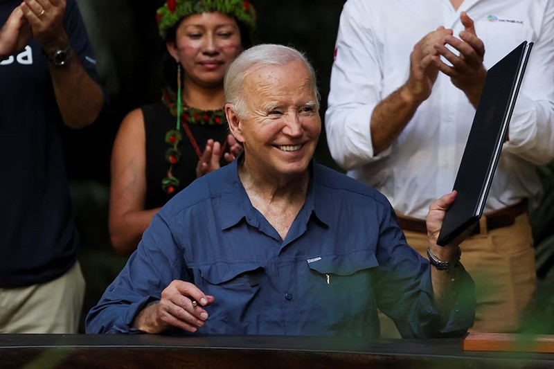 us-president-joe-biden-visits-amazon-rainforest-01.jpg