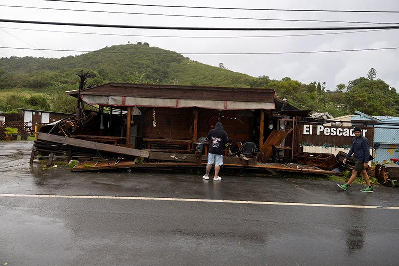 khac-phuc-hau-qua-sau-bao-nhiet-doi-puerto-rico-07.jpg