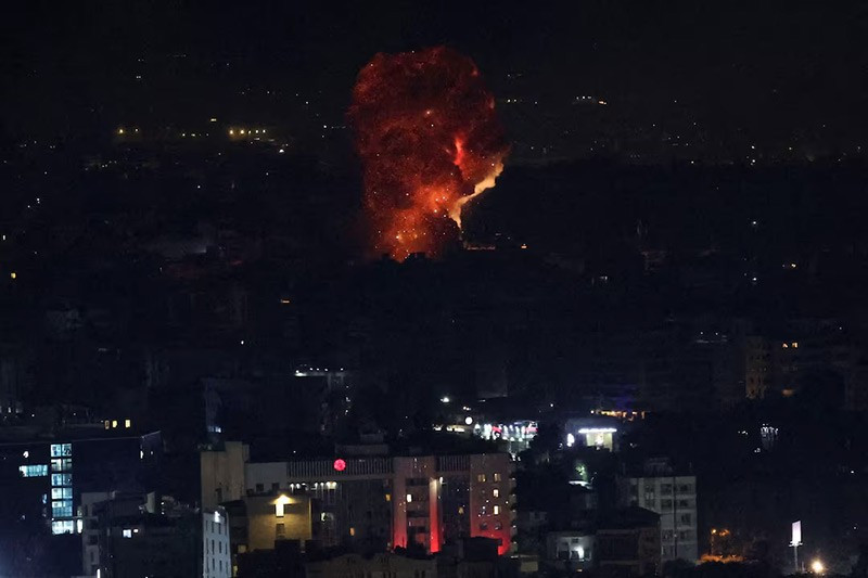 israel-strikes-beirut-280904-03.jpg