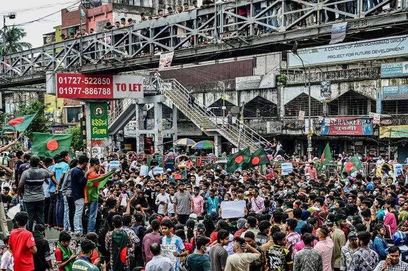 bieu-tinh-o-bangladesh-040804-03.jpg