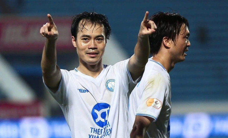 Văn Toàn nghỉ hết lượt đi V-League 2025/26 vì vấn đề sức khỏe.