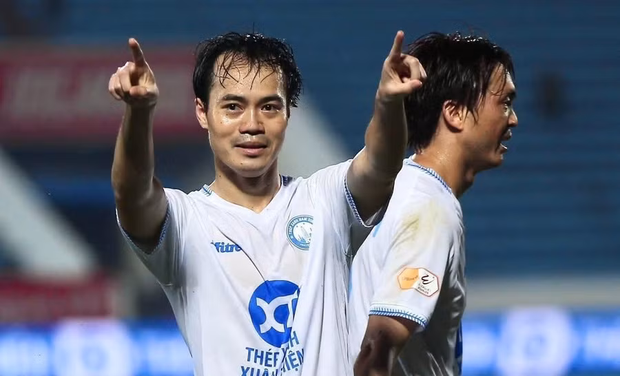 Văn Toàn nghỉ hết lượt đi V-League 2025/26 vì vấn đề sức khỏe.