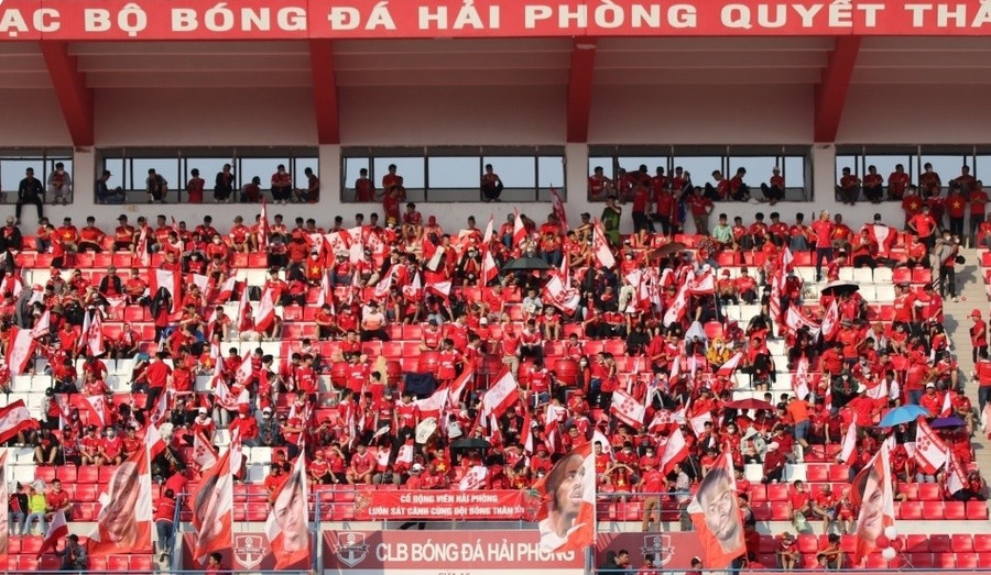 Sân Lạch Tray đón khán giả đông khán giả nhất vòng 1 V-League 2024/25.