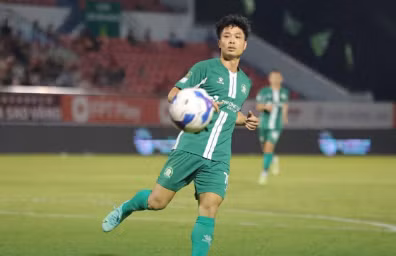 Công Phượng lập cú đúp kiến tạo trong chiến thắng trước Khánh Hòa FC.