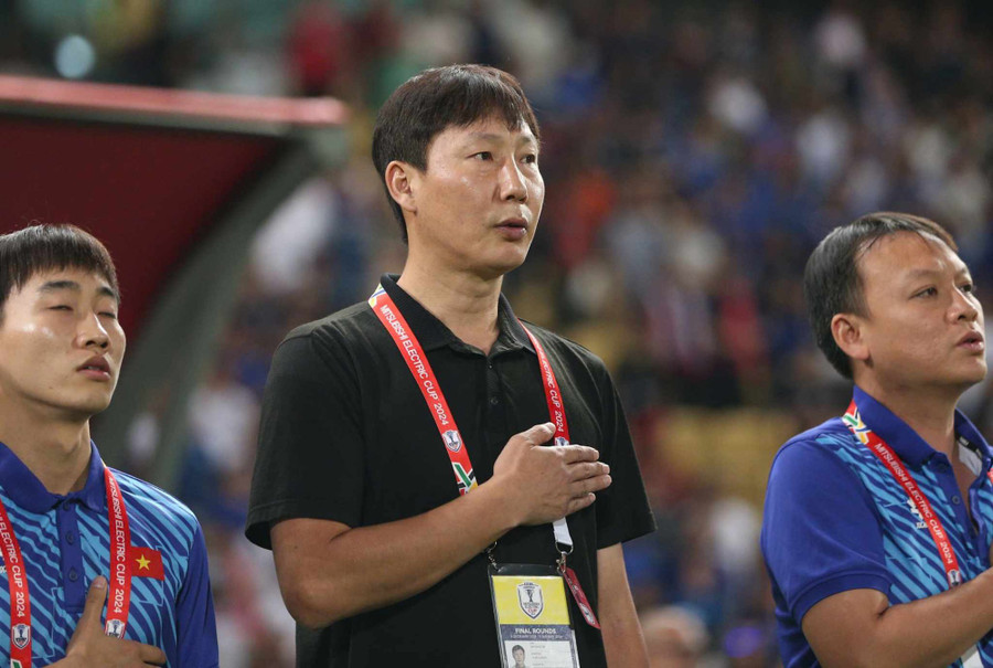 Huấn luyện viên Kim Sang-sik giúp tuyển Việt Nam vô địch AFF Cup.