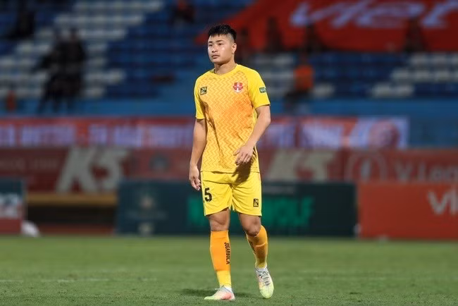 Đặng Văn Tới gia nhập CLB Nam Định.