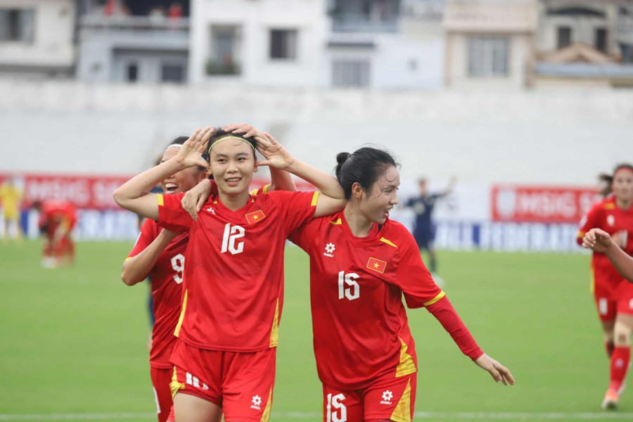 Tuyển nữ Việt Nam thắng đậm Thái Lan đoạt hạng 3 AFF Cup 2025.