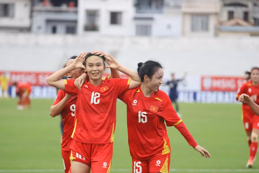 Tuyển nữ Việt Nam thắng đậm Thái Lan đoạt hạng 3 AFF Cup 2025.