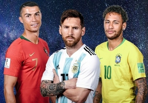 C.Ronaldo là cầu thủ bóng đá có thu nhập cao nhất mọi thời đại.
