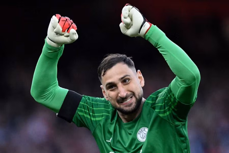 Donnarumma sáng cửa gia nhập Man United.