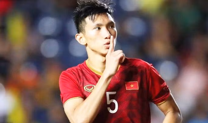 Đoàn Văn Hậu trở lại tập luyện cùng đồng đội sau nhiều tháng dưỡng thương.