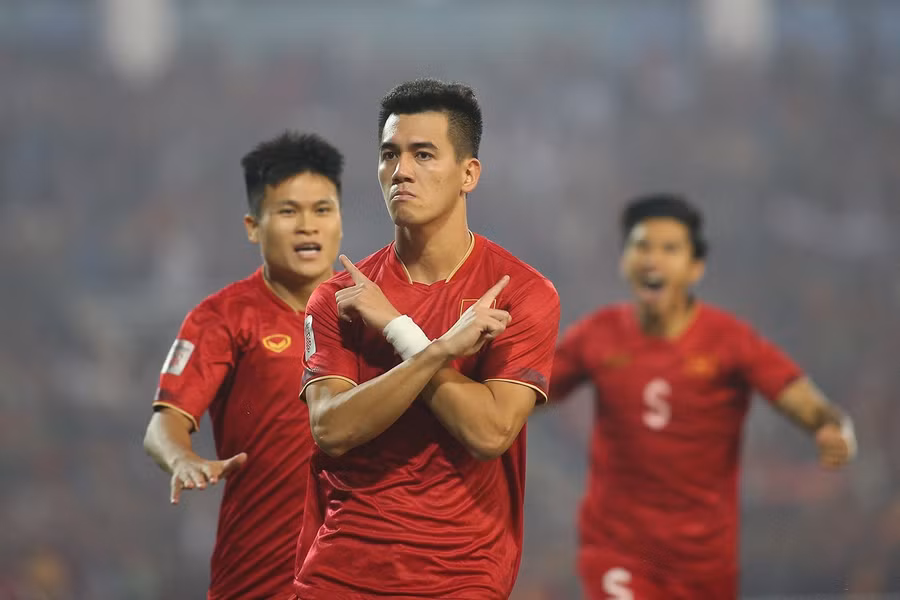 Tiến Linh nguy cơ ngồi ngoài trận gặp Philippines vì chấn thương.