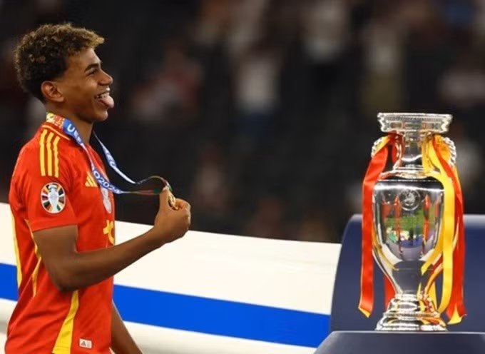 Lamine Yamal vượt mặt Messi và Ronaldo khiến nhiều người kinh ngạc.