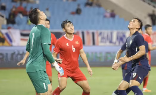 Tuyển Việt Nam cay đắng Thái Lan ở LPBank Cup.