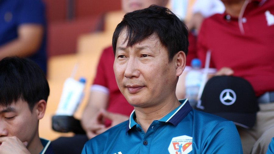 HLV Kim Sang Sik muốn có thêm cầu thủ nhập tịch trên tuyển Việt Nam.