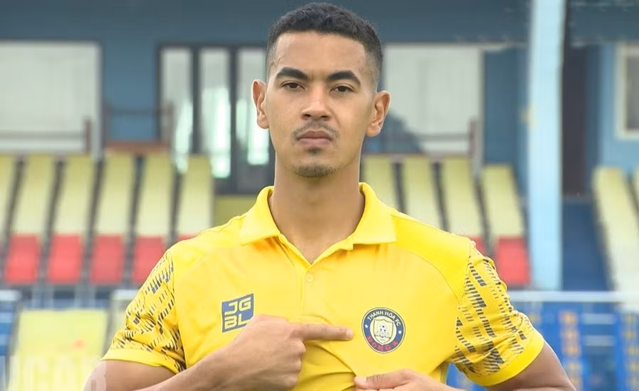 Gustavo Santos của CLB Thanh Hóa bị treo giò ở vòng 1 V-League.
