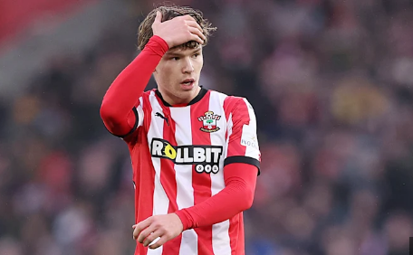 Tyler Dibling lọt tầm ngắm của Liverpool và Man United.
