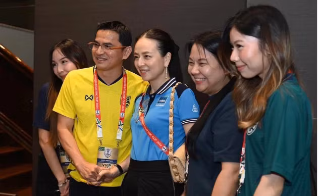 HLV Kiatisak đảm nhiệm chức Giám đốc Học viện Quốc tế Liverpool FC tại Thái Lan.