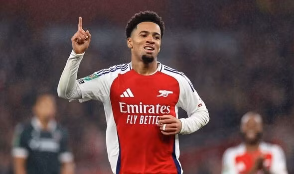 Ethan Nwaneri có cơ hội nhận lương khủng sau khi gia hạn với Arsenal FC.