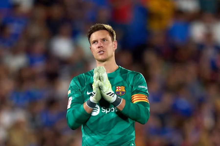 Marc-Andre Ter Stegen lọt tầm ngắm của cả Man United và Chelsea.