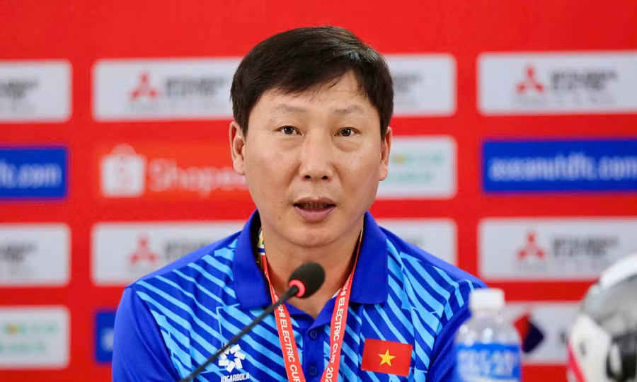 HLV Kim Sang Sik hài lòng với trận thắng Indonesia. 