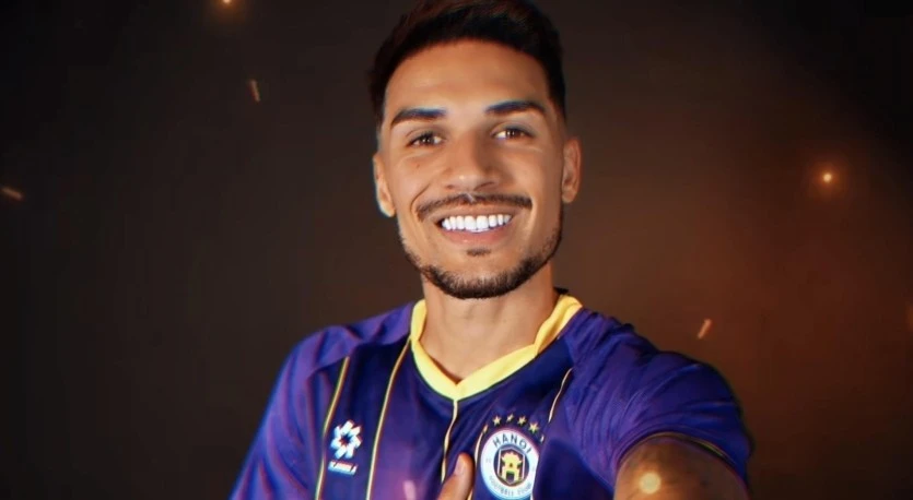 Tiền vệ Hendrio chính thức gia nhập Hà Nội FC.