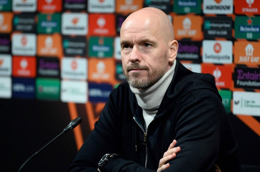 HLV Ten Hag thất vọng với trận hòa Fenerbahce.